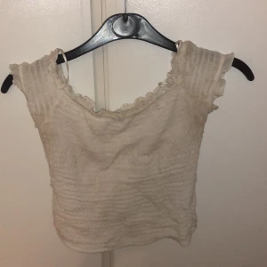 Croptop  - Smockad Crop top , använt den rätt så mycket 