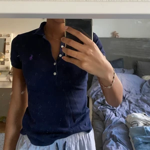 Ralph Lauren piké - Pikétröja från Ralph lauren. Storlek XS. Säljs för används ej. Använd ca 5-7 ggr. Bra kavlité. Som ny. 250kr inklusive frakt!!