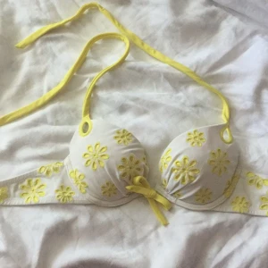  - Victoria secret bikini bh köpt för ett par år sedan! Storleken är amerikansk! Sparsamt använd, Push upp modell!