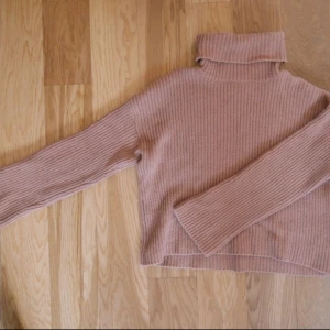  - Superfin mjuk tjocktröja från H&M i bra skick!! Möts upp i sthlm för köp. Vid frakt står köparen för fraktkostnaden.