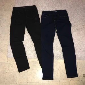  - Jeans, aldrig använda. Storlek 40 på båda