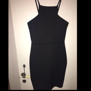  - Säljer min jätte fina klänning från Nelly! Använd Max 2 gånger!! I nytt skick! Inga defekter 