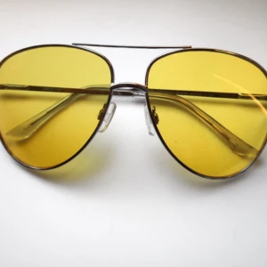  - Trendiga solbrillor från asos, nästan oanvända! 