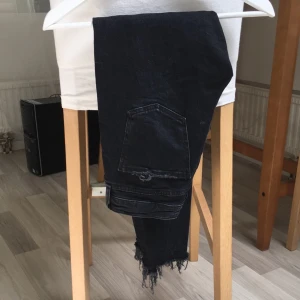  - Jeans ifrån Zara. Använda en gång så i väldigt fint skick!