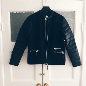  - Oanvänd jacka från Mos Mosh Jeans! Köparens står för eventuell frakt! :)