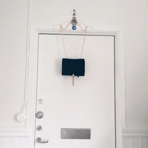  - Populär väska från Gina Tricot i sammet, använd fåtal gånger! Köpare står för eventuell frakt :))