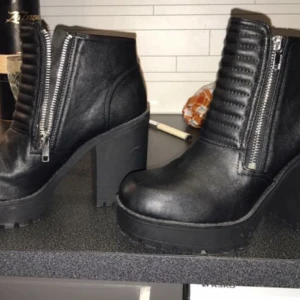  - Super snygga klackskor!!