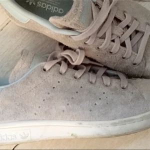 - Skor från Adidas! Använda fåtal gånger, så i fint skick! 
