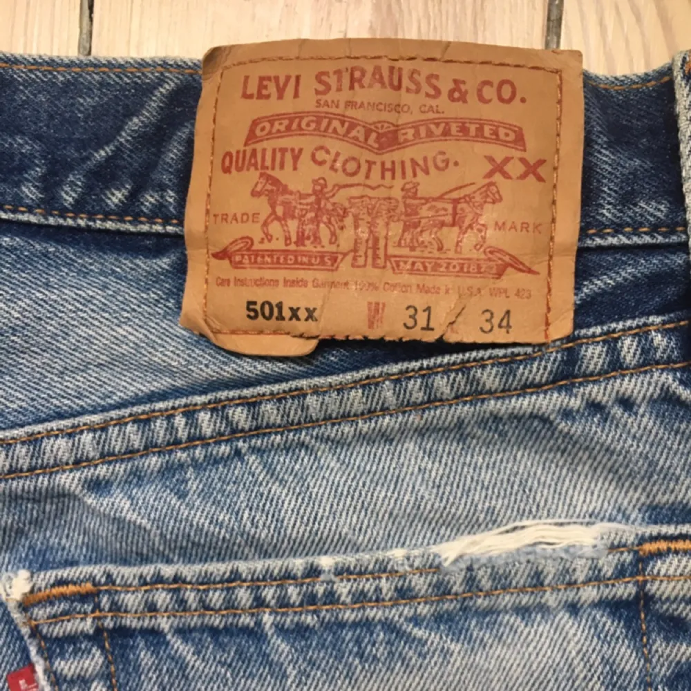 Shorts från Levis, köpta i vintagebutik i London. Endast använda ett fåtal gånger. Köparen står för frakt. . Shorts.