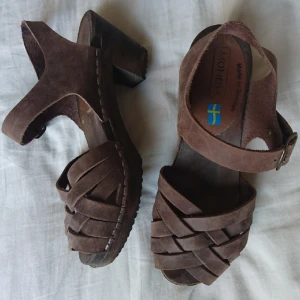  - Klassisk Moheda-träsko i bra kvalité. I perfekt skick, väldigt sparsamt använda.