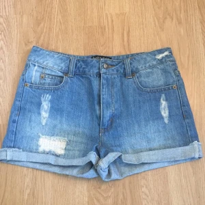  - Shorts från Saints & mortals(Carlings) Knappt använda alls. Men så fina! Köparen står för frakt.