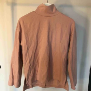  - Tröja med krage, från Gina!