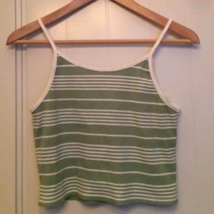  - Väldigt fin och simpel topp från bikbok