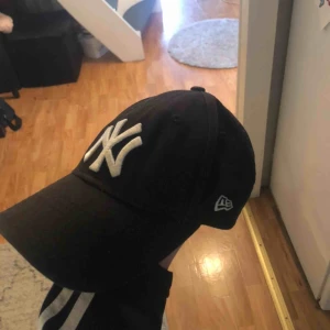  - Säljer denna keps från new era 