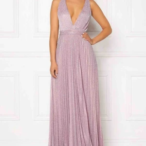 Balklänning - Helt oanvänd balklänning (lapp finns kvar) Ordinarie pris: 1200kr 