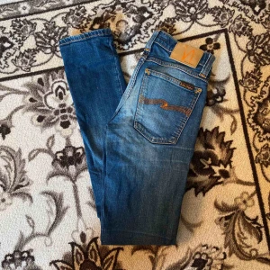  - Superfina jeans från Nudie!  W26 L32 Betalning sker via swish. Köparen står för frakt!