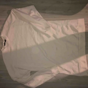  - Säljer nu min älskade sweatshirt klänning då den tyvärr inte kommer till användning längre. Det perfekta sommarplagget. 