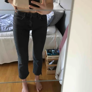  - Supersköna byxor ifrån Gina.  Använda sparsamt. Säljer pga jag tycker att de är för korta, jag är 167 cm. Hade suttit super på någon som är kortare än mig!