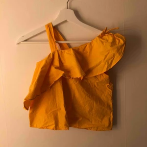  - Från Zara, Stl; 140cm, använd fåtal gånger.