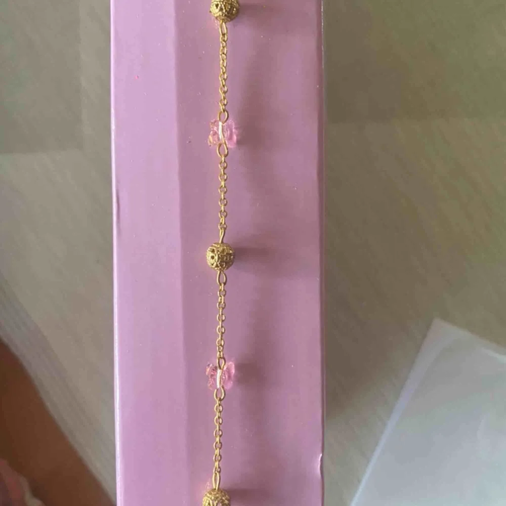 Jätte sött armband med rosa fjärilar! Frakt 11:-. Accessoarer.