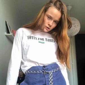  - VOTES FOR WOMEN SHIRT  Köpte i LA i somras, nypris 300kr! Skitsnygg och supporting 💙💙