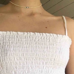  - Jättefint halsband i vårfärger! 