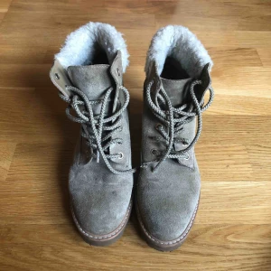  - Worn a few times. Bought at Zara. A little too small for my foot.  Buyer pay for postage. 