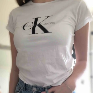  - Intressekoll: T-shorts köpt utomlands, den är inte äkta. Köparen står för frakten💞