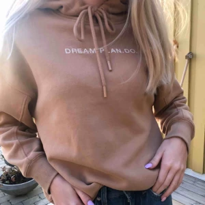  - 💖Säljer denna mysiga hoodie då den inte kommer till användning mer💖Betalning sker via swish💖köparen står för frakt💖