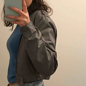  - Croppad vårjacka! Passar att bara slänga på sig till alla outfits! ❤️