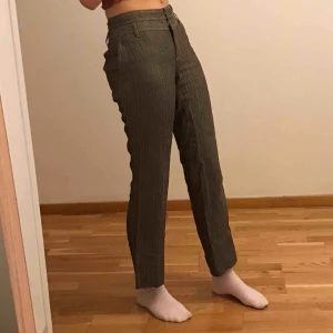  - Jättefräscha bruna byxor som tyvärr är lite korta på mig! 💞