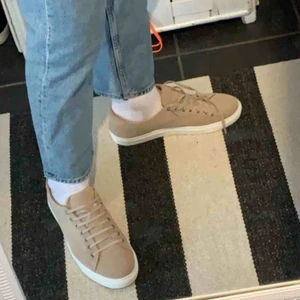  - Skit snygga och Knappt använda skor från human scales! Säljer pga fel storlek:( Ny pris 1500kr Pris kan diskuteras!!