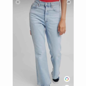  - Levis jeans i bootcut. Använd fåtal gånger. 