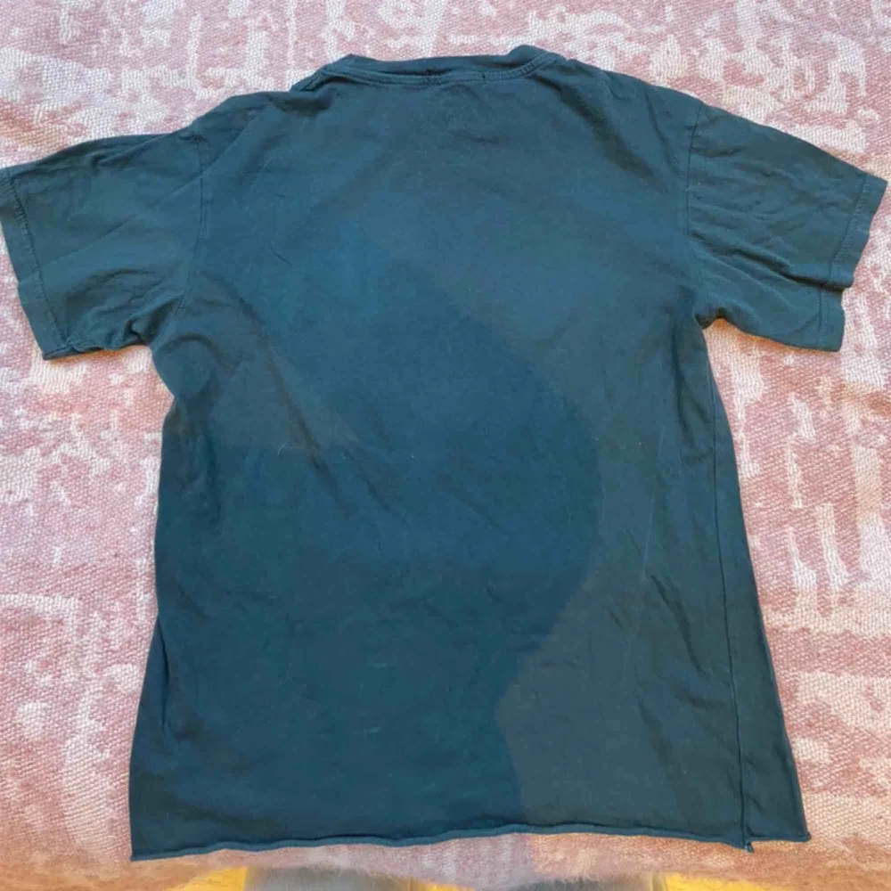 T-shirt med tryck från Bershka i storlek XS! Du står för frakten 💖💖. T-shirts.