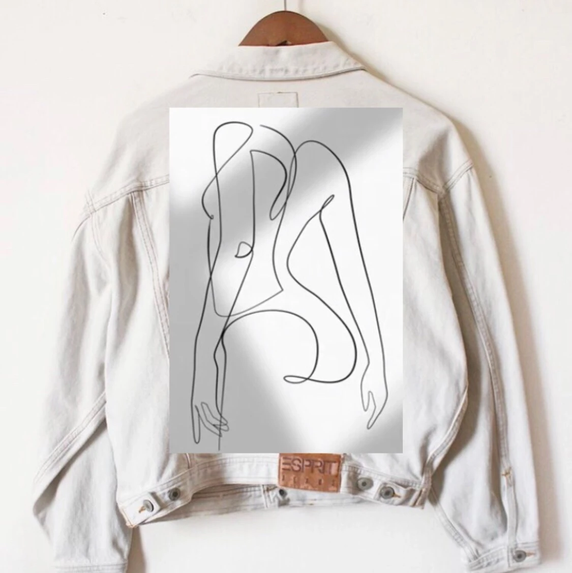 Vit jeansjacka med motiv