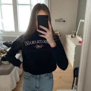 Hoddie - Hoddie från Gina tricot som man kan knyta i midjan, fint skick!