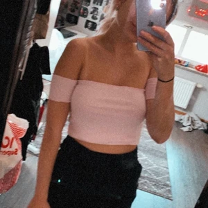 Topp - Säljer en gullig rosa topp, använd fåtal gånger. 1,5 år gammal