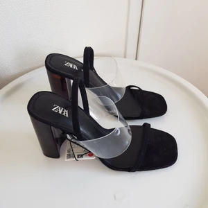 Klackar zara strl 39 - Oanvända klackat från Zara. Sypersnygga men passar tyvärr inte mig.