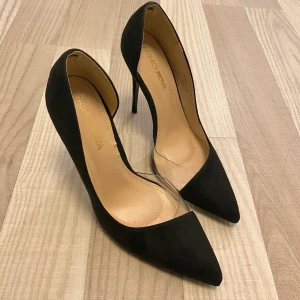 Fashionnova klackar  - Stilrena klickar, passar storlek 37/38.