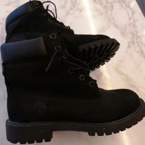 Timberland kängor - Svarta kängor från Timberland i storlek 38. Använda 2 gånger så i nyskick