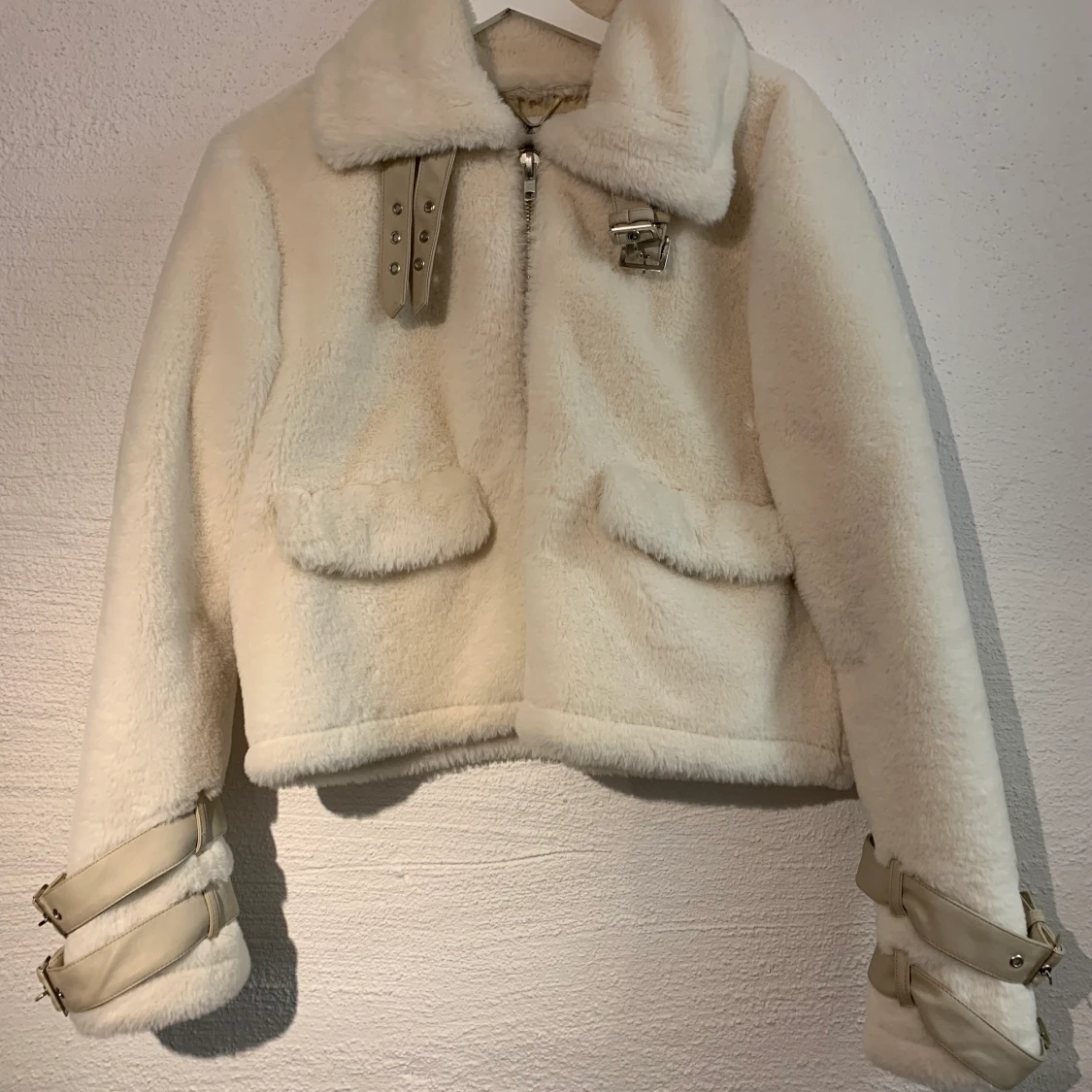 Vit pälsjacka från na-kd  - 90