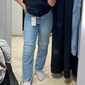 Jeans från Zara. Strl 38. Knappt använda! Köptes höst 2020. 175kr + frakt ❤️ 