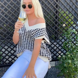 Rutig väst  - Rutig väst från Zara. Storlek M men passar mig som har S