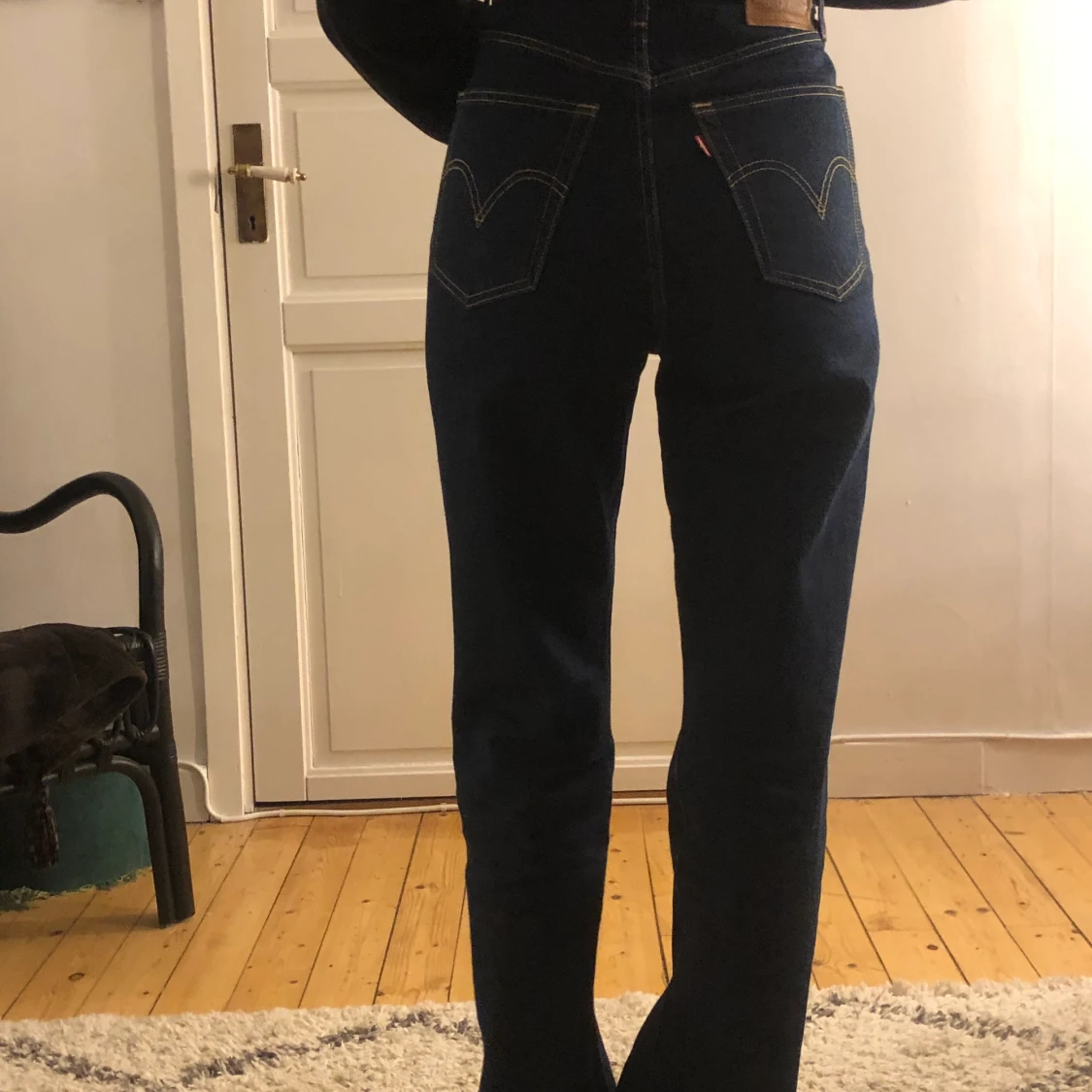 Mörkblå Levi’s jeans - 90