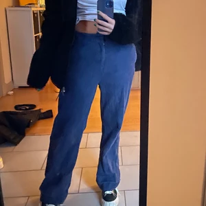 Manchesterbyxor  - As balla byxor som faller perfekt över skorna. Supersköna också, använda ca 2 gånger💙