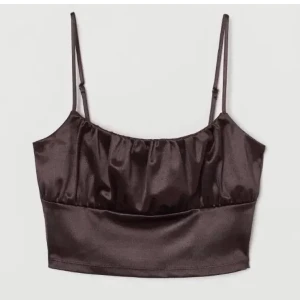 Populär hm topp! - Populär topp från hm. Aldrig använd endast testad! Storlek xs