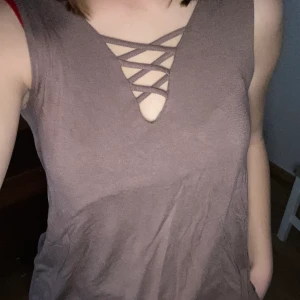 Brunt linne - Super skönt linne från Ullared! Jag står för frakten!😊 OBS köp 3 plagg (50kr) betala 100kr PLUS jag står för frakten!😍❤️😊