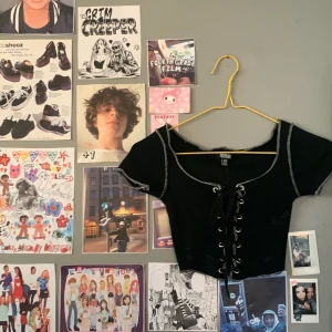 Dolls kill tröja - Skit snygg Dolls kill tröja i storlek XS💕