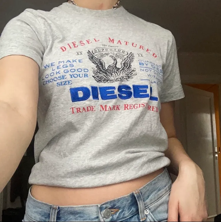 vintage grå diesel t-shirt :). T-shirts.