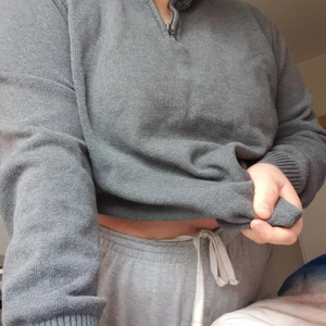 Dressman Stickat tröja  - Köpt den här för år emn den är fortfarande på bra skick. Find, skint och jätte översize för den som är smallare än mig.